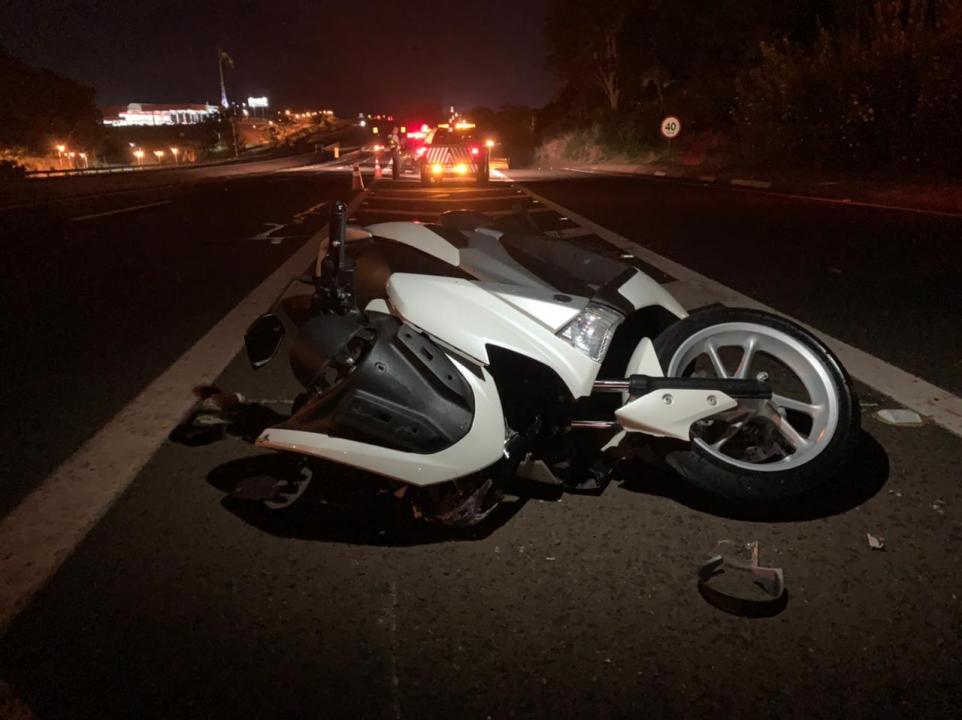 Foto 2 de 2 — Idoso é socorrido em estado grave após atropelamento na SP-255